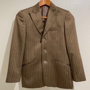 3 button peak-lapel jacket